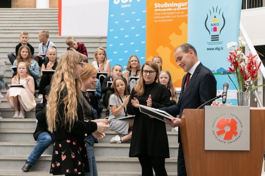 Guðni Th. Jóhannesson, forseti Íslands, veitir verðlaun í NKG 2019