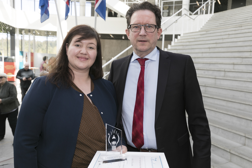 1C0A6223 Kristján Þór Júlíusson, mennta- og menningarmálaráðherra, ásamt Þórdísi Sævarsdóttur, eins verðlaunahafa VILJA 2017