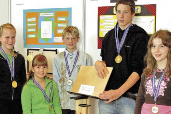 Verðlaunahafar Nýsköpunarkeppni grunnskólanna 2005